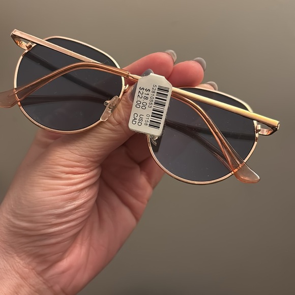 Urban Outfitters Sunglasses - Picture 2 of 2